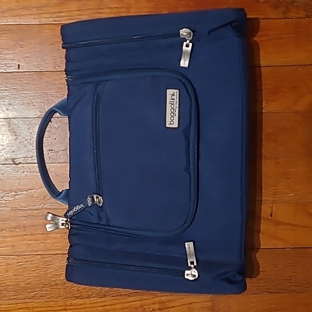 Baggallini toiletry kit blue with hook